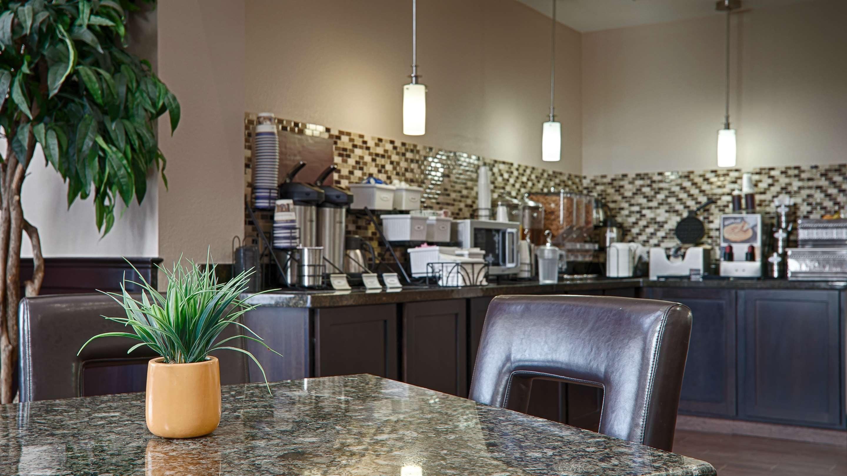 Best Western Plus Cushing Inn & Suites Exteriör bild